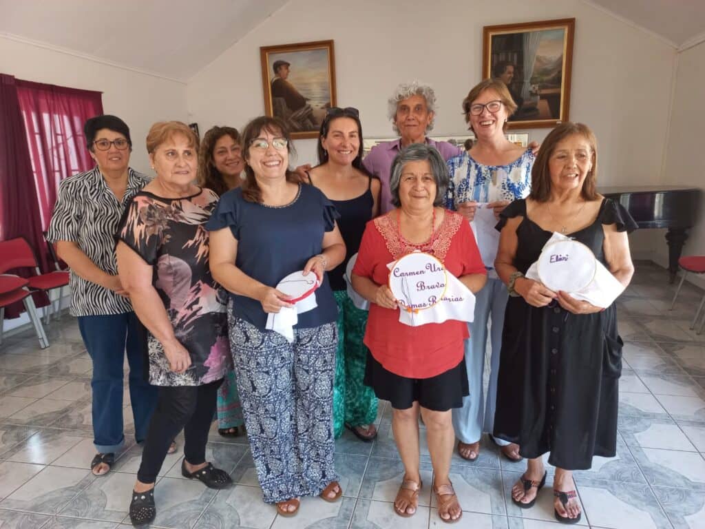 Se abre invitación para bordar y reconocer a las mujeres curicanas