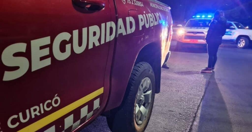 Chofer ebrio genera grave accidente tras colisionar con camioneta municipal en Curicó