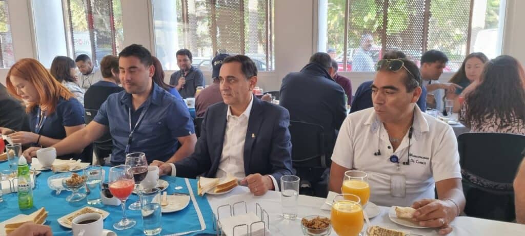 Reconocen labor de funcionarios municipales de Curicó en los incendios de Ñuble