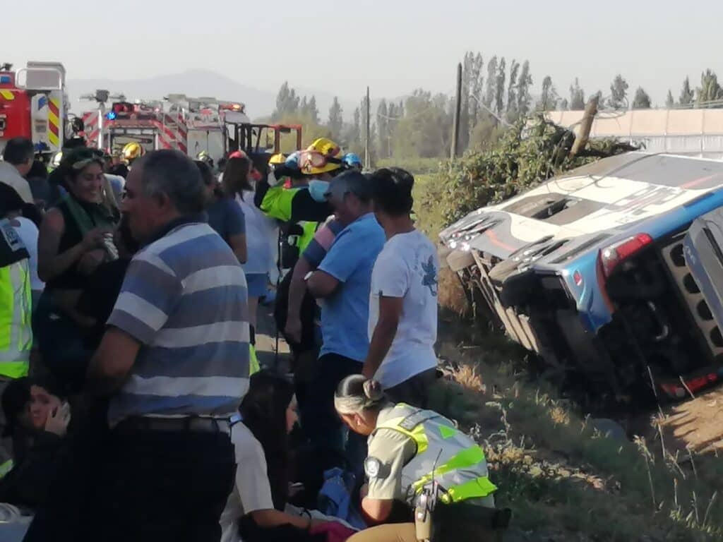 Chofer de bus que protagonizó grave volcamiento en O'Higgins dio positivo en narcotest
