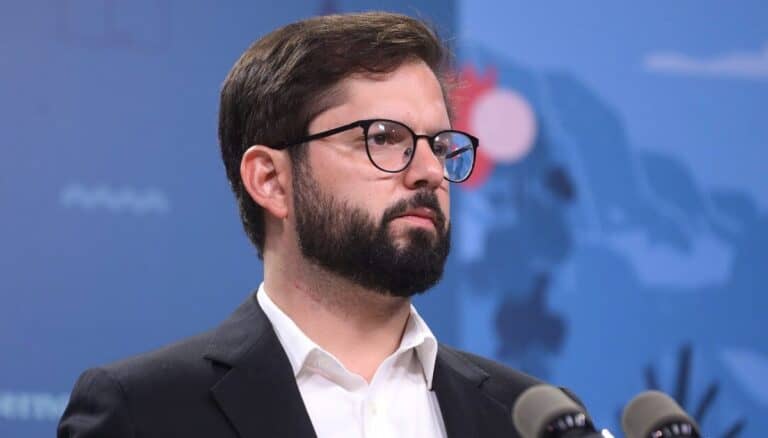 Pulso Ciudadano: Aprobación de Boric vuelve a caer y casi la mitad asegura que delincuencia es el principal problema de Chile