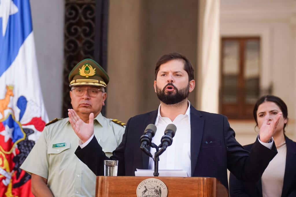 Presidente Boric a Matthei: "Respaldar a Carabineros en la lucha contra la delincuencia no es a costa de los DD.HH."