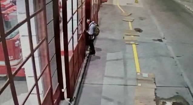 Delincuente intentó ingresar a cuartel general de bomberos Curicó