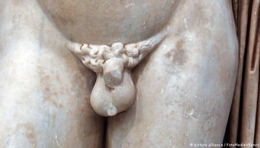 Por qué las estatuas antiguas tienen penes pequeños