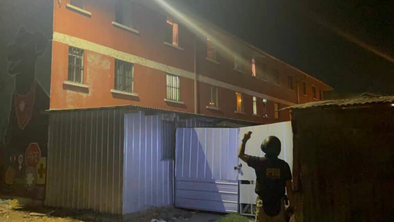 Desalojo de toma ilegal en Talca dejó 16 inmigrantes detenidos: Uno tendría orden de expulsión vigente