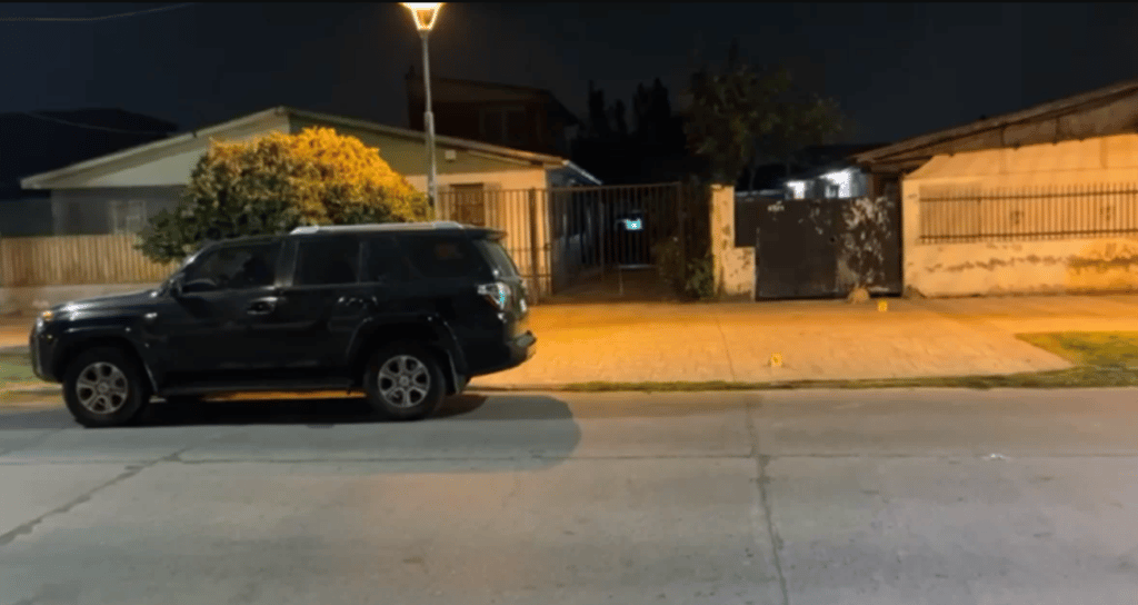 Adolescente de 17 años está en riesgo vital tras ser baleado mientras estaba en el jardín de su casa