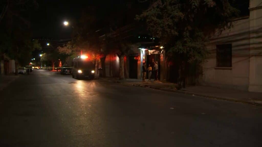 Encuentran cadáver al interior de un basurero en Recoleta