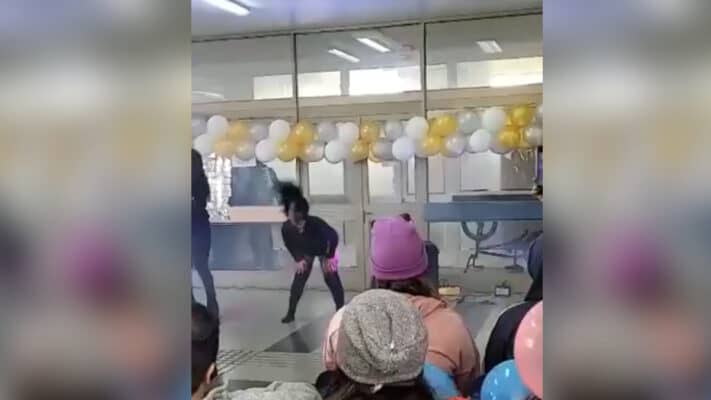 Insólito: Cesfam celebró aniversario con "show erótico" en plena mañana