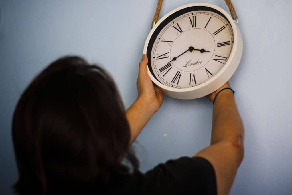 Comenzó el horario de invierno en casi todo Chile