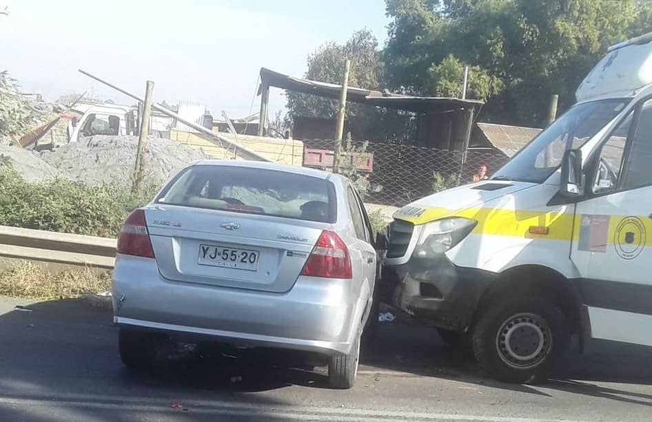 Conductor ebrio colisionó con ambulancia en salida de Curicó hacia Ruta J-60