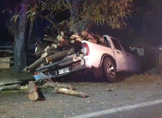 Conductor muere tras impactar con su camioneta contra un árbol en Rauco