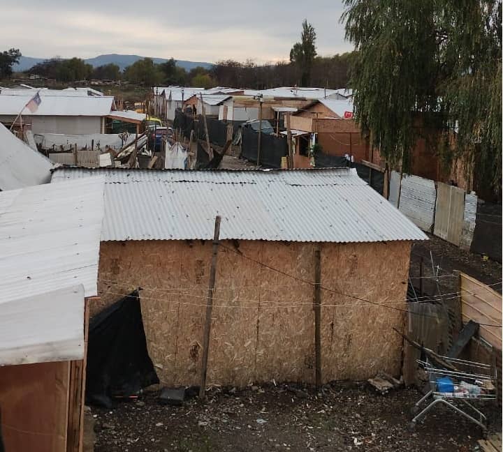 Habitantes de toma en sector Dragones Sur de Curicó piden no demoler sus casas