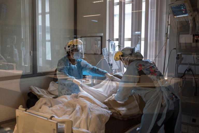Más profesionales de Enfermería en los hospitales chilenos contribuye a salvar vidas