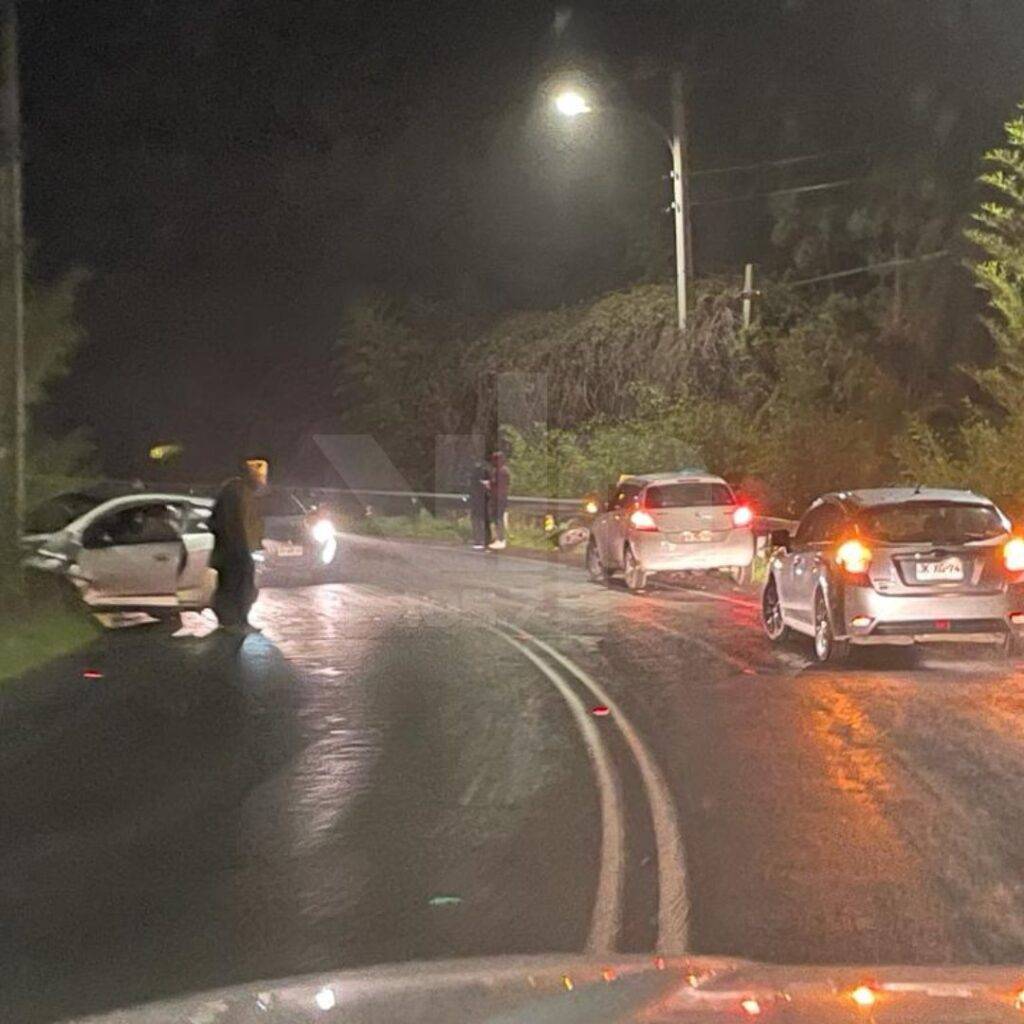 Conductor ebrio resulta lesionado en accidente de tránsito en camino a Zapallar