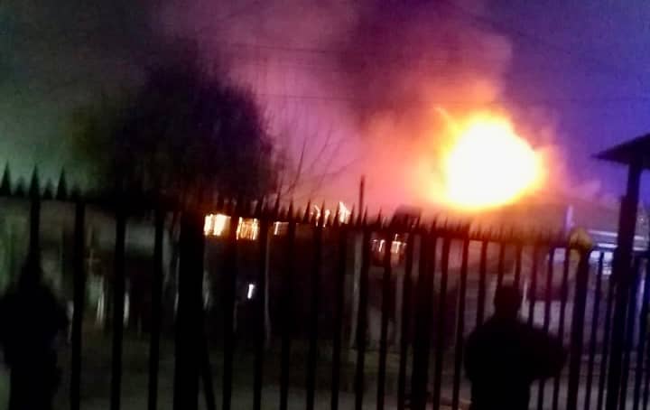Incendio destruyó dos casas en población Galvarino de Curicó