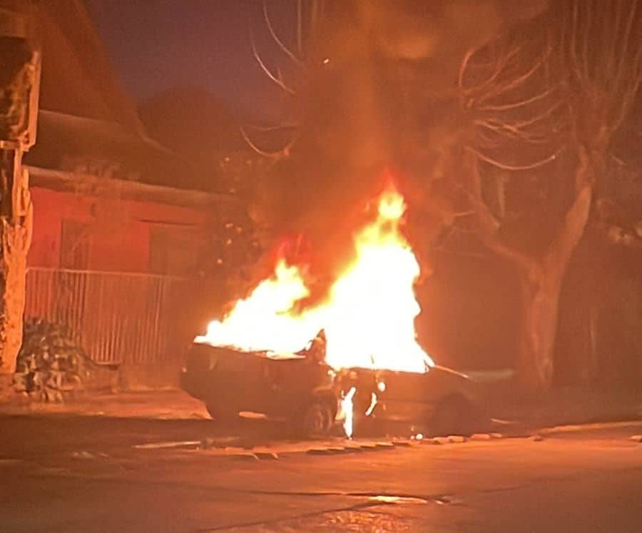 Carabineros de Curicó encontró vehículo robado incendiándose