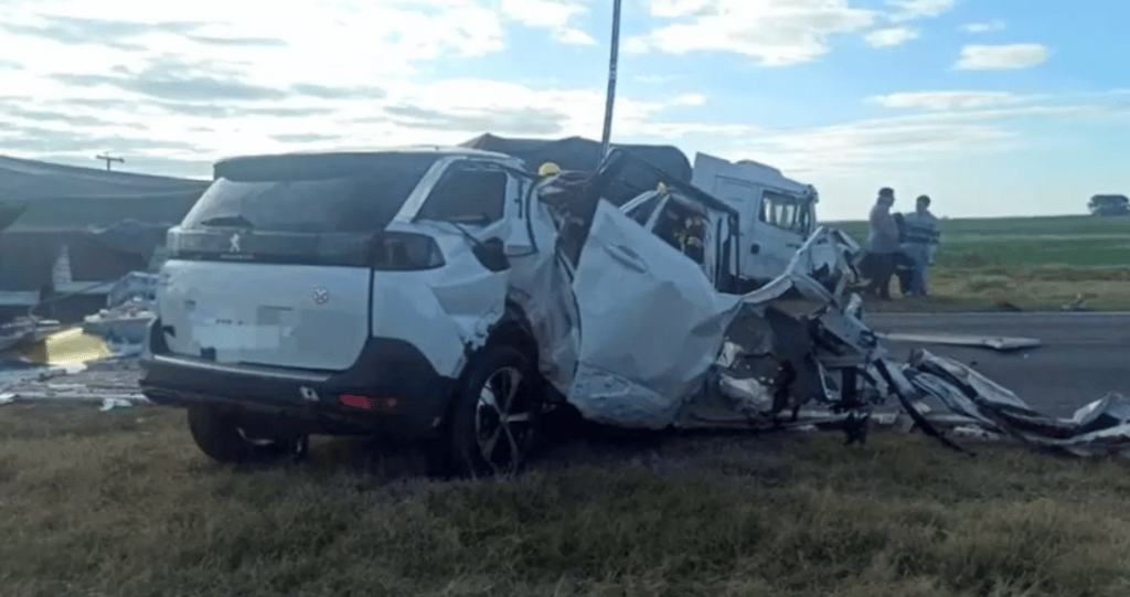 Familia chilena muere en Argentina tras chocar contra un camión en carretera