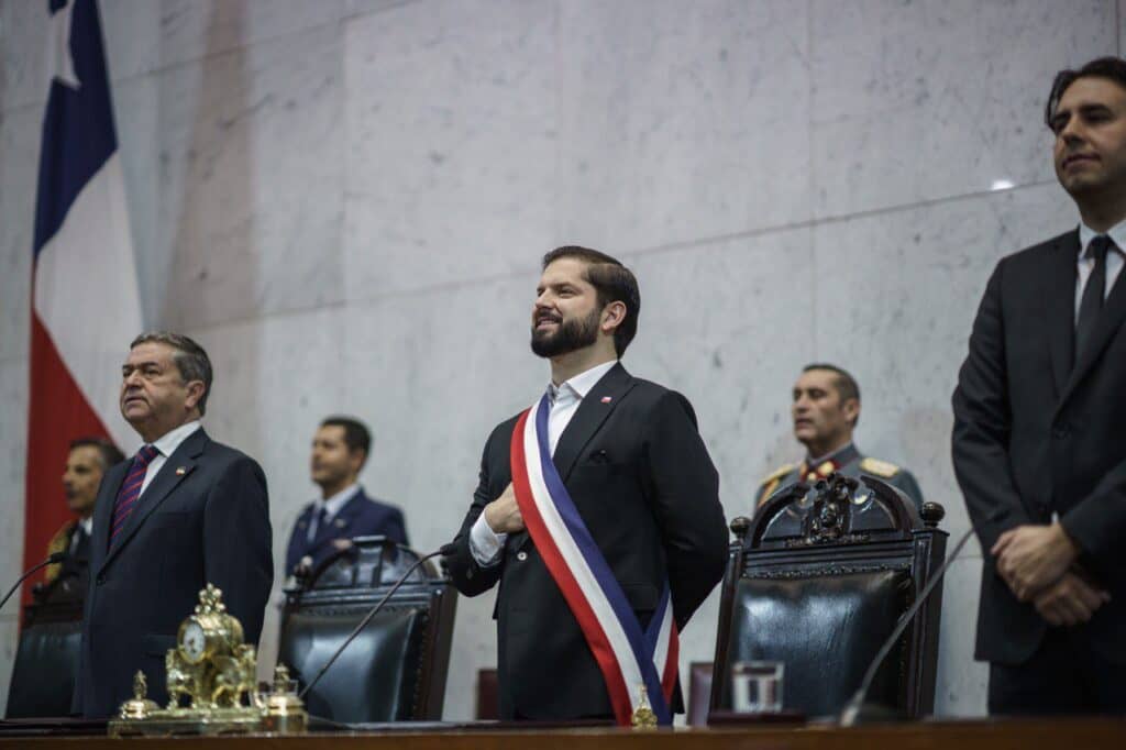 Cadem: Aprobación de Presidente Boric sube 10 puntos tras la Cuenta Pública