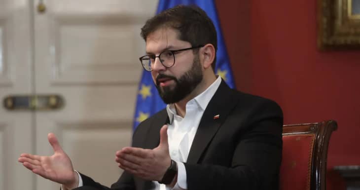 Investigación revela que Gobierno entregó $3 mil millones a fundaciones pro Boric