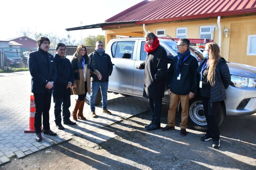Municipio de Sagrada Familia entrega vehículo nuevo al Cesfam de Villa Prat