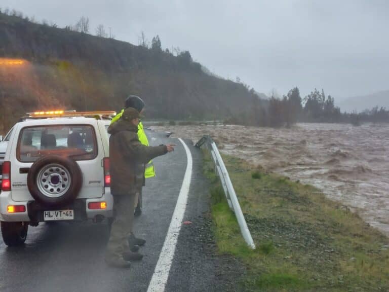 Ordenan evacuar sectores de Ventana del Bajo y Piedra Blanca en Teno por riesgo de desborde
