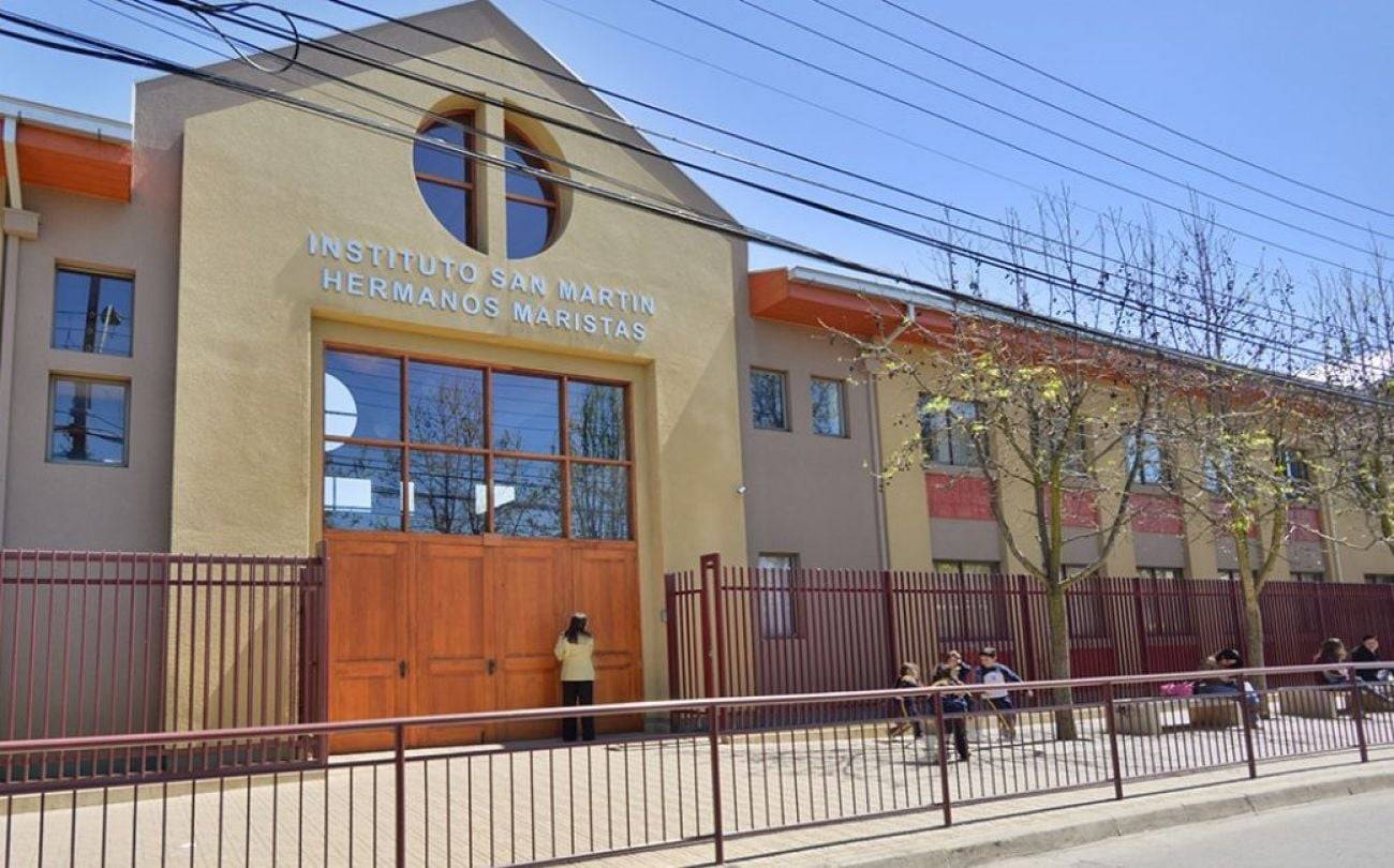 Educadora de párvulos denunció al Instituto San Martín de Curicó por acoso laboral y pide indemnización de $70 millones