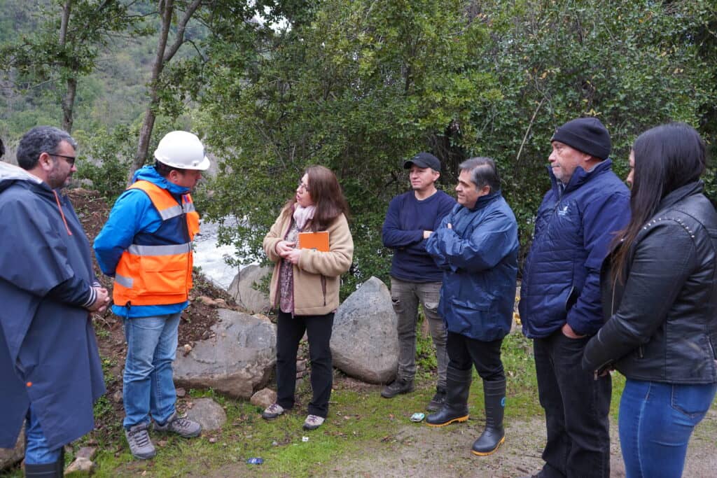 Equipos municipales de Curicó realizan inspección a esteros que desembocan en el río Lontué
