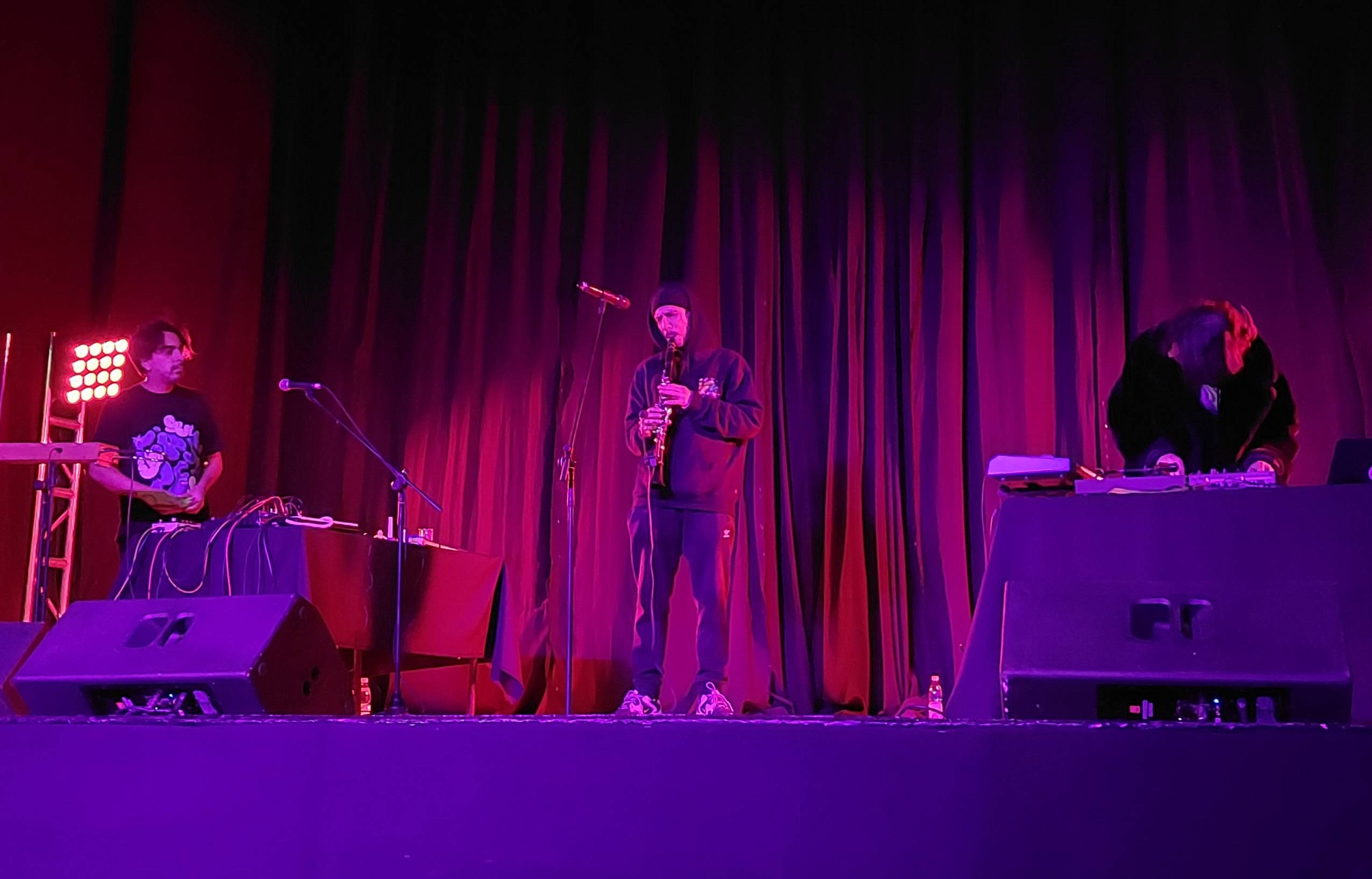 Fanáticos del rap vivieron concierto de Matiah Chinaski, DJ Pérez y Martín Benavides en Molina