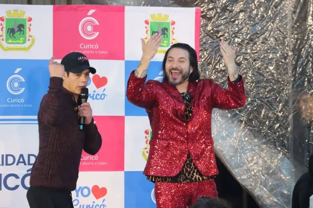 Felipe Avello ofreció show gratuito en albergue de Curicó