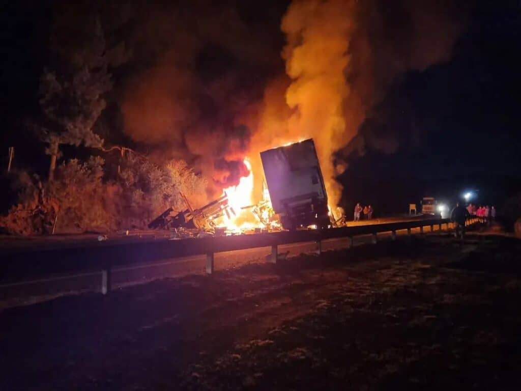 Un muerto y un herido dejó colisión entre dos camiones en ruta San Javier-Constitución