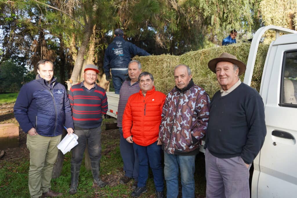 Familias destacan entrega de ayuda en forraje y alimentos para perros en Tutuquén