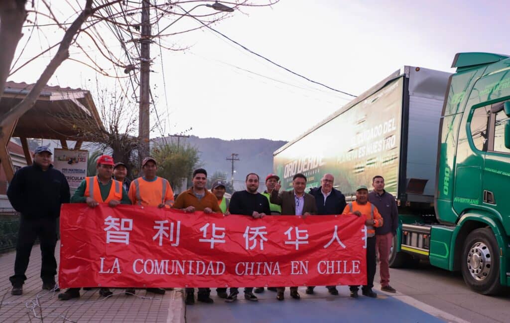 Comunidad china en Chile dona $85 millones en artículos de primera necesidad a damnificados de Licantén