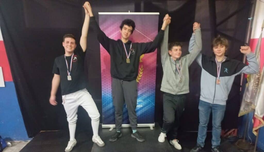 Alumno del Colegio Rauquén se coronó campeón nacional de esgrima
