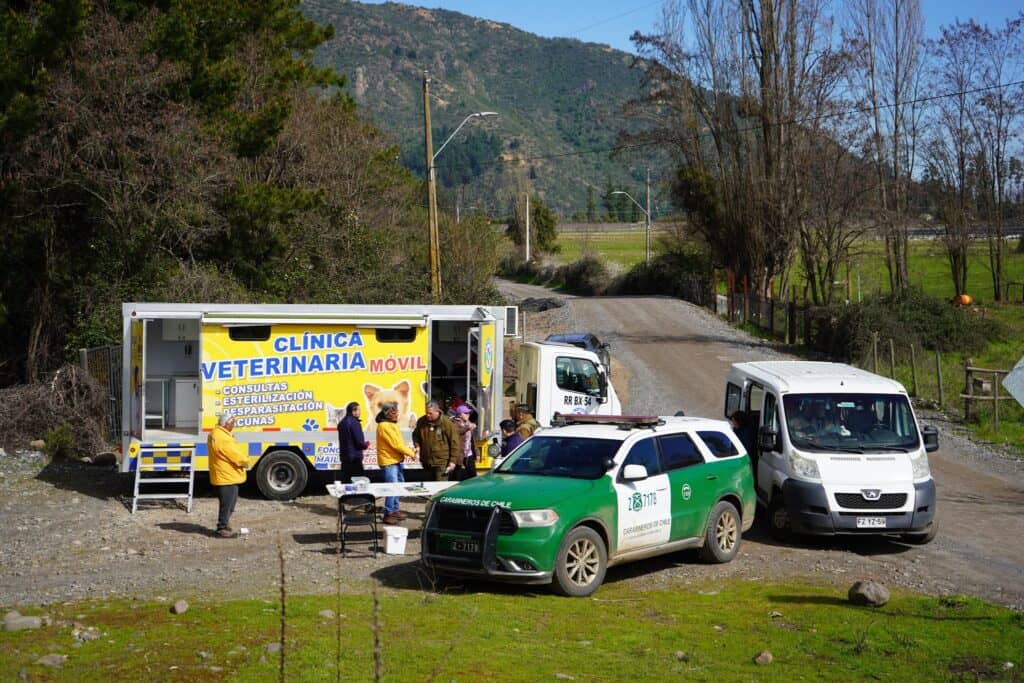 Municipios de Curicó y La Florida continúan entrega de servicios gratuitos en sectores afectados por sistema frontal