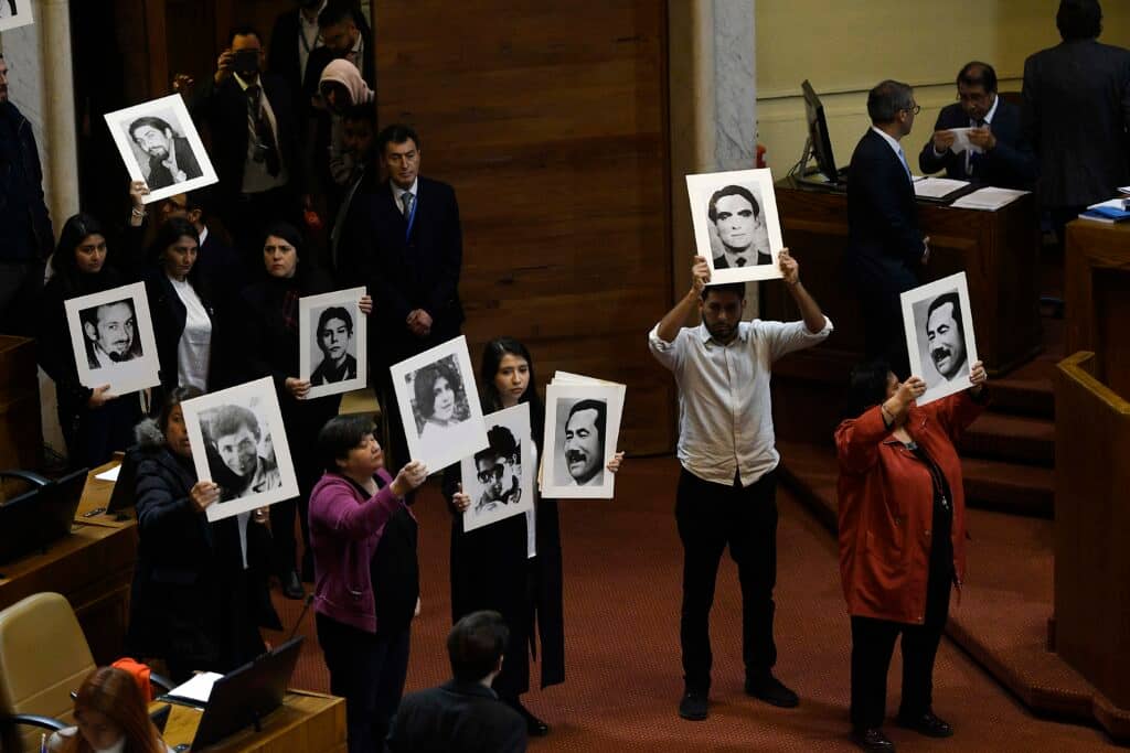 Debate sobre el 11S tensiona el Congreso mientras Chile se recupera del sistema frontal