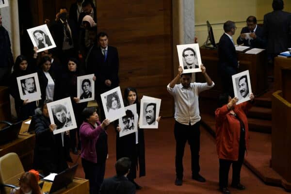 Debate sobre el 11S tensiona el Congreso mientras Chile se recupera del sistema frontal