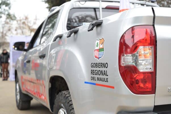Gobierno Regional del Maule entregó cuatro camionetas al municipio de Molina