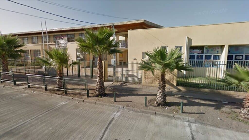 Nochero de colegio de Curicó fue golpeado por sujeto que intentó realizar un robo