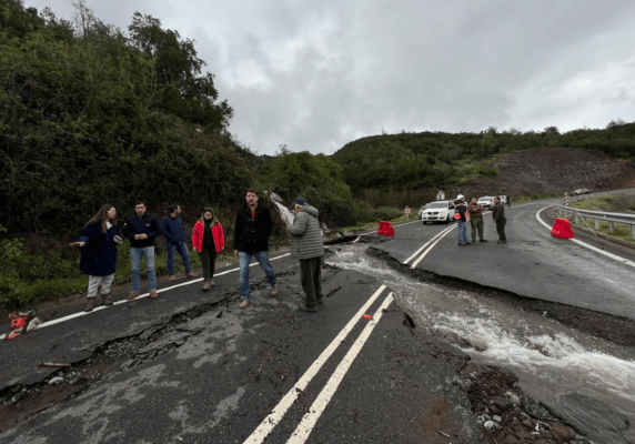 Alcalde de Romeral coordina acciones con Bomberos y Carabineros para ayudar a afectados por temporal