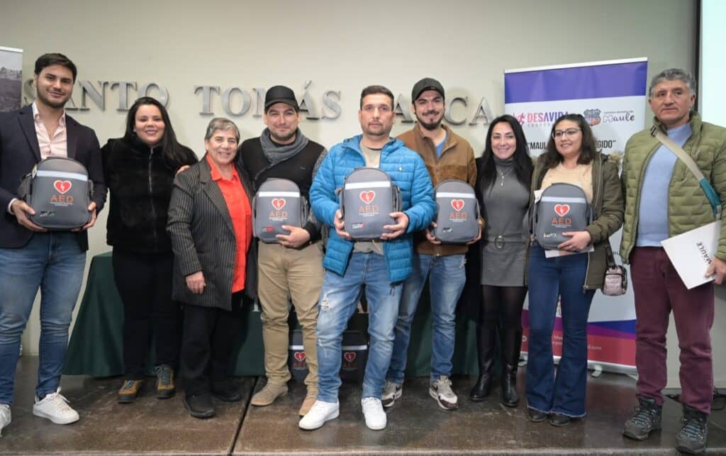 Gobernadora Regional entregó desfibriladores a clubes deportivos del Maule