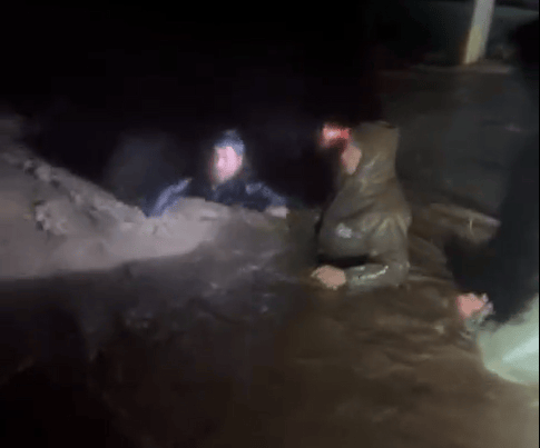 Carabineros de Curicó rescataron a hombre que era arrastrado por río Guaiquillo en sector de Zapallar