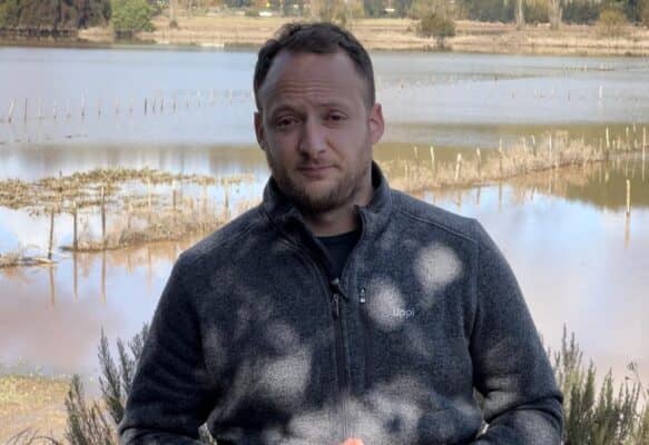 Diputado Guzmán solicita plan de reactivación productiva en Licantén tras cierre de planta Licancel