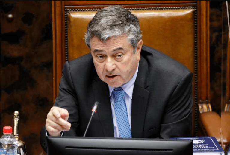 Senador Coloma tras aprobarse la ley que establece multas por no votar