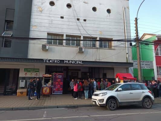 Concejo Municipal de Molina aprobó bautizar teatro comunal como “Arnaldo Canto Matus”