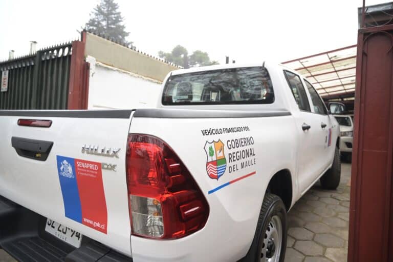 Gobierno Regional del Maule entrega dos nuevas camionetas a Senapred