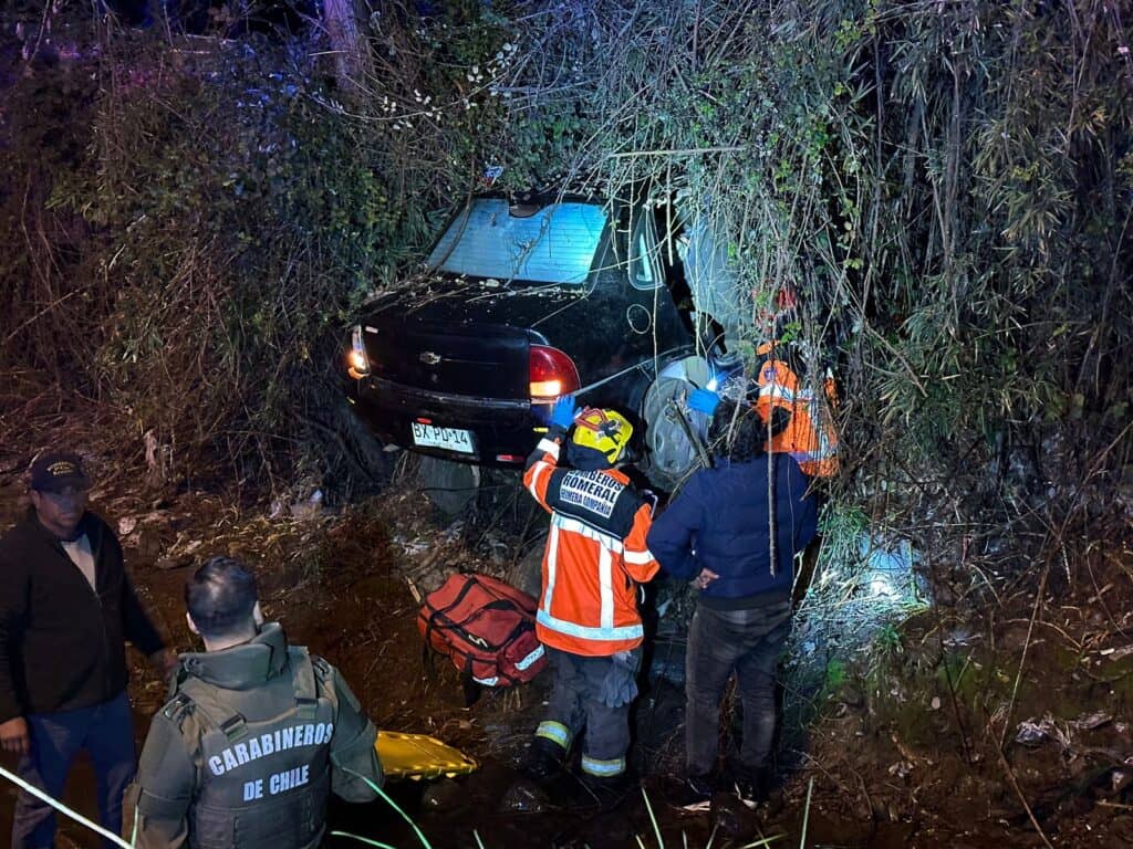 Conductor ebrio quedó incrustado en cierre perímetral de Romeral