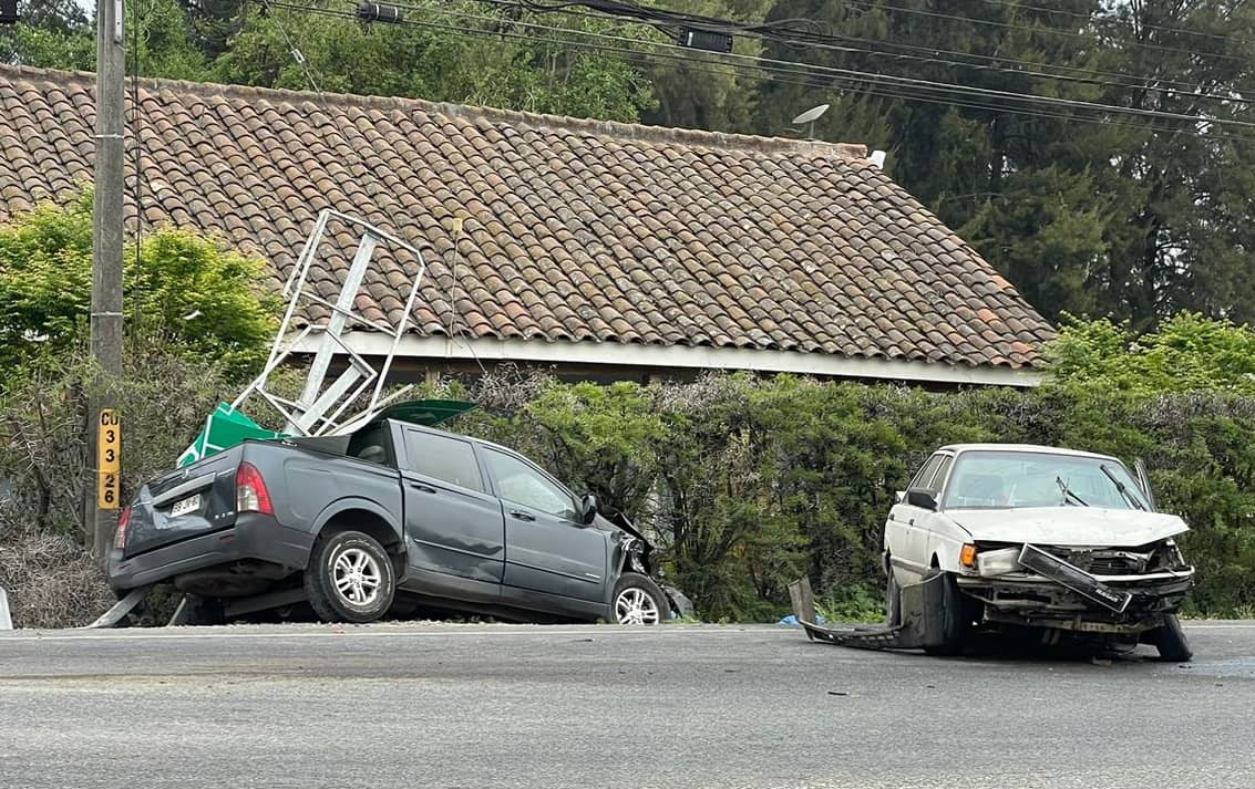 Mujer murió atropellada tras colisión vehicular en camino a Los Niches de Curicó