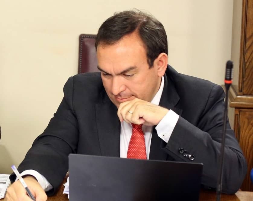 Diputado Donoso advierte que rechazará recursos al Transantiago si no hay plan contra la evasión