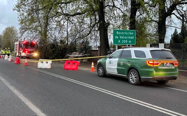Confirman que víctimas fallecidas en choque en Romeral viajaban en vehículo robado y sin patente