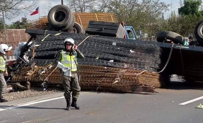 Ciclista muere aplastado por carga de camión en salida sur de Curicó